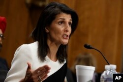 ທ່ານນາງ Nikki Haley ຜູ້ປົກຄອງລັດ South Carolina ໄດ້ຖືກແຕ່ງຕັ້ງສະເໜີຊື່ ເປັນ ເອກອັກຄະລັດຖະທູດ ສະຫະລັດ ປະຈຳສະຫະປະຊາຊາດຄົນໃໝ່ ກຳລັງໃຫ້ການ ຢູ່ທີ່ລັດຖະສະພາ ຫຼື Capitol Hill ໃນນະຄອນຫຼວງວໍຊິງຕັນ, ວັນທີ 18 ມັງກອນ 2017.