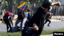 Obračun policije sa demonstrantima na ulicama Karakasa