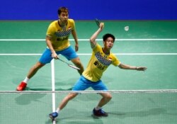 Pasangan ganda putra Indonesia Kevin Sanjaya da Marcus Fernaldi Gideon saat berlaga di putaran kedua ganda putra Kejuaraan Dunia Bulu Tangkis BWF 2019 di St. Jakobshalle Basel, Basel, Switzerland, 21 Agustus 2019. (Foto: Reuters)