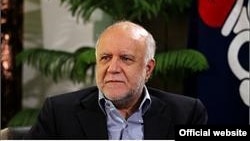 Bộ trưởng Dầu mỏ Iran Bijan Namdar Zanganeh khẳng định 'ngay sau khi những lệnh chế tài được dỡ bỏ, Tehran có thể gửi thêm 500.000 thùng dầu ra thị trường thế giới'.