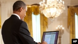Barack Obama berkomentar di Twitter saat bertemu dengan salah satu pendiri Twitter, Jack Dorsey, di Gedung Putih. (Foto: AP)