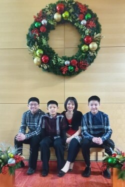 Hadi Purnomo (ayah), Mitchell Purnomo (adik), Li Li Purnomo (ibu), dan David saat Natal 2020.