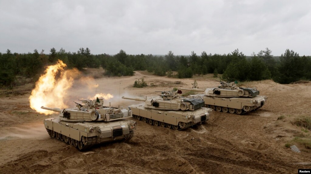 资料照片：美国M1艾布拉姆斯主战坦克在拉脱维亚参加北约军演。(2023年6月11日)(photo:VOA)