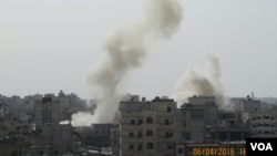 지난 6일 시리아 알레포 인근 셰이크 마크수드 지역에서 포격으로 인한 연기가 피어오르고 있다. (자료사진)