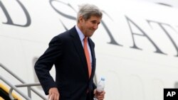 Ngoại trưởng Mỹ John Kerry đến sân bay Schwechat ở Vienna, Áo, ngày 29/10/2015.