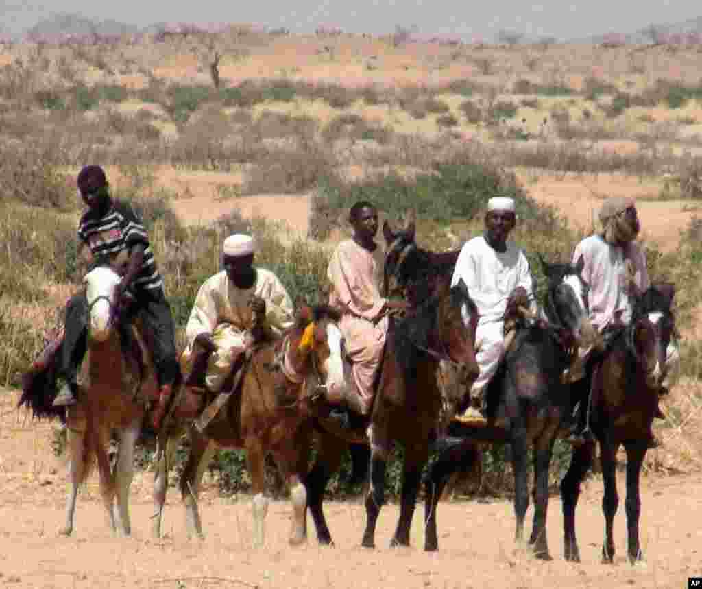 The horse-riding Janjawid, for years the terror of the villagers, take part in Habila Canari's opening.