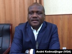 Mahamat Dingandimbaye, coordonnateur de la Coalition touche pas à mes acquis, à N’Djamena, au Tchad, le 11 mars 2018. (VOA/André Kodmadjingar)