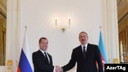 Rusiyanın Baş naziri Dmitri Medvedev və Azərbaycan prezidenti İlham Əliyev