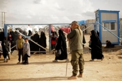 Izbjegličkim kampovima, u kojima živi više od 64.000 ljudi, upravljaju Sirijske demokratske snage.