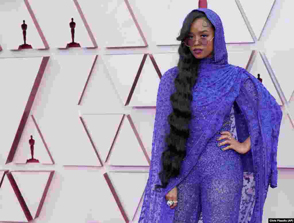 H.E.R. ganhou o Oscar para Melhor Canção Original com o tema "Fight For You" do filme "Judas e o Messias Negro"