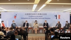 由法国国民议会友台小组主席戴扈杰(François de Rugy)率团访台的法国国民议会代表团成员在台北召开记者会。（2021年12月17日）
