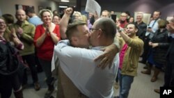 Hiện nay chính phủ liên bang Mỹ công nhận hôn nhân đồng tính tại 32 tiểu bang và Washington D.C.