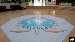 法国里昂的国际刑警组织总部入口大厅（2007年10月16日）。