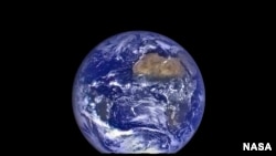 چاند سے لی گئی کرہٴ زمین کی تصویر