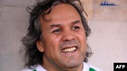 Rabah Madjer, lors d’un match de gala à Alger, 23 avril 2012.