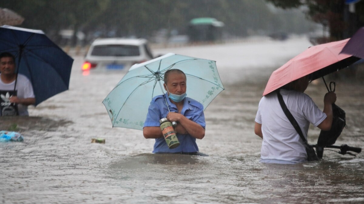 雨如决河倾 郑州陷危机