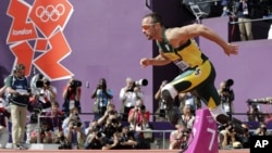 South Africa's Oscar Pistorius starts in a men's 400-meter heat during the athletics in the Olympic Stadium at the 2012 Summer Olympics, London, August 4, 2012.
