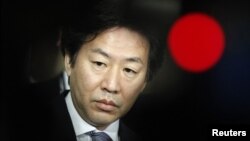 Menteri Keuangan Jepang Jun Azumi (foto: dok). Untuk menggerakkan perekonomian Jepang yang mandek, bank sentral Jepang memutuskan untuk memperluas program stimulusnya.