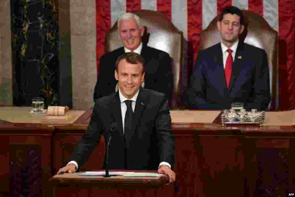 Le président de la France, Emmanuel Macron, s'adresse à une réunion conjointe du Congrès à la Chambre, au Capitole à Washington, le 25 avril 2018.