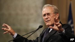 Arhiv - Bivši američki sekretar za odbranu Donald Rumsfeld (Foto: AP/Wally Santana)