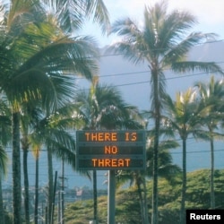 지난 1월 미국 하와에서 실수로 잘못 발령된 탄도미사일 경보 때문에 큰 혼란이 발생했다. 오아후섬의 한 도로 전자표지판에 "위협은 없다"는 알림이 표시됐다.