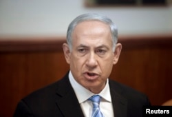 Israel's Prime Minister Benjamin Netanyahu attends the weekly cabinet meeting in Jerusalem. Oct. 27, 2013.