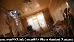 Unutrašnjost stana koji je pogođen u granatiranju u Nagorno Karabahu (izvor: David Ghahramanyan/NKR InfoCenter/PAN Photo)