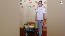 Ángel Fernández, quien vive en un barrio del oeste de Maracaibo, afirma que su planta generadora de 4.400 vatios le es inútil por la falta de gasolina. [Cotesía]