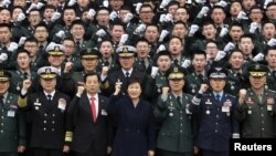South Korean President Park Geun-Hye cheers with new military officers during a military commissioning ceremony at Gyeryongdae, the country's main military compound, March 4, 2016.