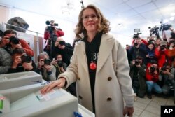 Russian Presidential candidate Ksenia Sobchak casts her ballot for the Russian presidential election, in Moscow, Russia, Sunday, March 18, 2018.