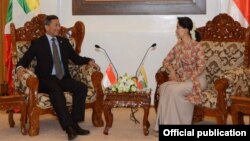 စင္ကာပူ ႏိုင္ငံျခားေရးဝန္ႀကီး Vivian Balakrishnan နဲ႔ ေဒၚေအာင္ဆန္းစုၾကည္ သတင္းစာရွင္းလင္းပြဲ