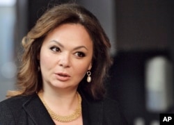 미국 대선 투표일이었던 지난해 11월 8일 러시아 모스크바에서 기자들과 대화하고 있는 나탈리아 베셀니츠카야 변호사.
