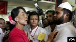 برما کے مسلمانوں سے آنگ سان سو چی کی ملاقات