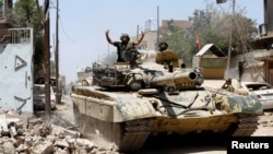 An Iraqi military tank advances towards the Islamic State militants positions in the Old City in western Mosul, June 18, 2017. 