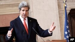 ທ່ານ John Kerry ປະກາດ​ໃຫ້ການ​ຊ່ວ​ຍ​ເຫລືອ​ 60 ລ້ານໂດລາ​​​
ໃນ​ທັນ​ທີແກ່​ພວກຝ່າຍ​ຄ້ານ​ຊີ​ເຣຍ