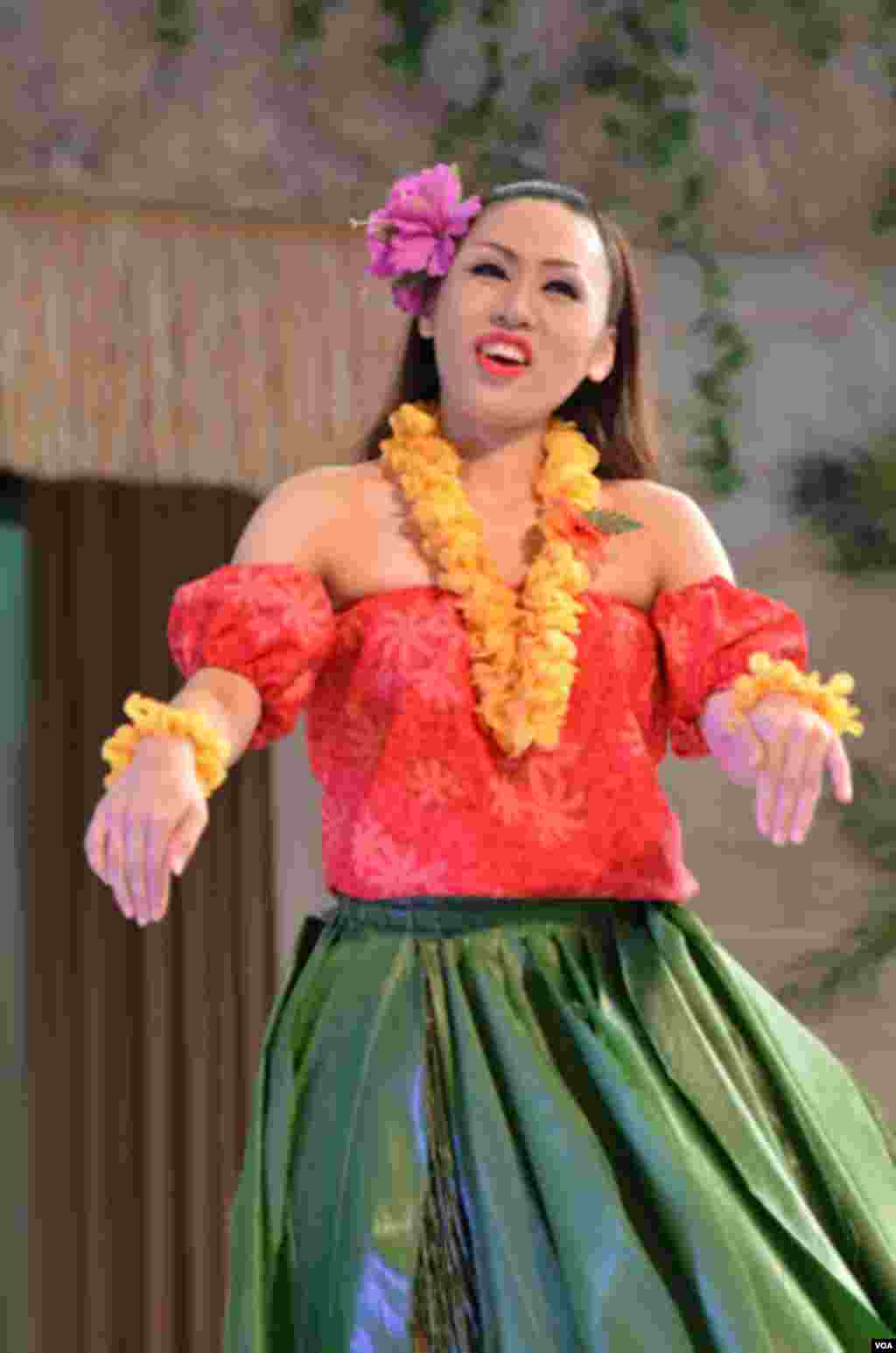 Mutsumi Kudo says after the 2011 disaster she and the rest of the hula dancers no longer take for granted having an audience, October 25, 2012. (Steve Herman/VOA)