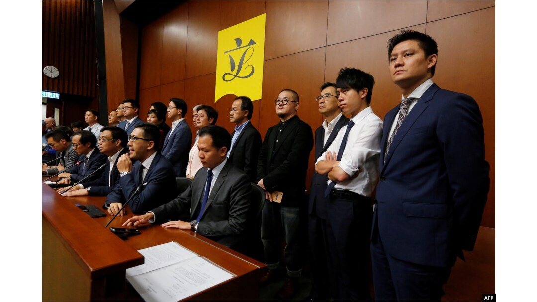 泛民政黨立法會議員會後會見媒體,譴責導致流會的立法會議員。