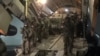 سربازان روسیه در حال پیاده‌شدن از یک هواپیمای نظامی در یک فرودگاه نظامی در قزاقستان. ٨ ژانویه ٢٠٢٢