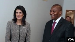 L’ambassadrice américaine aux Nations unies Nikki Haley et le président de la Centrafrique Faustin-Archange Touadera