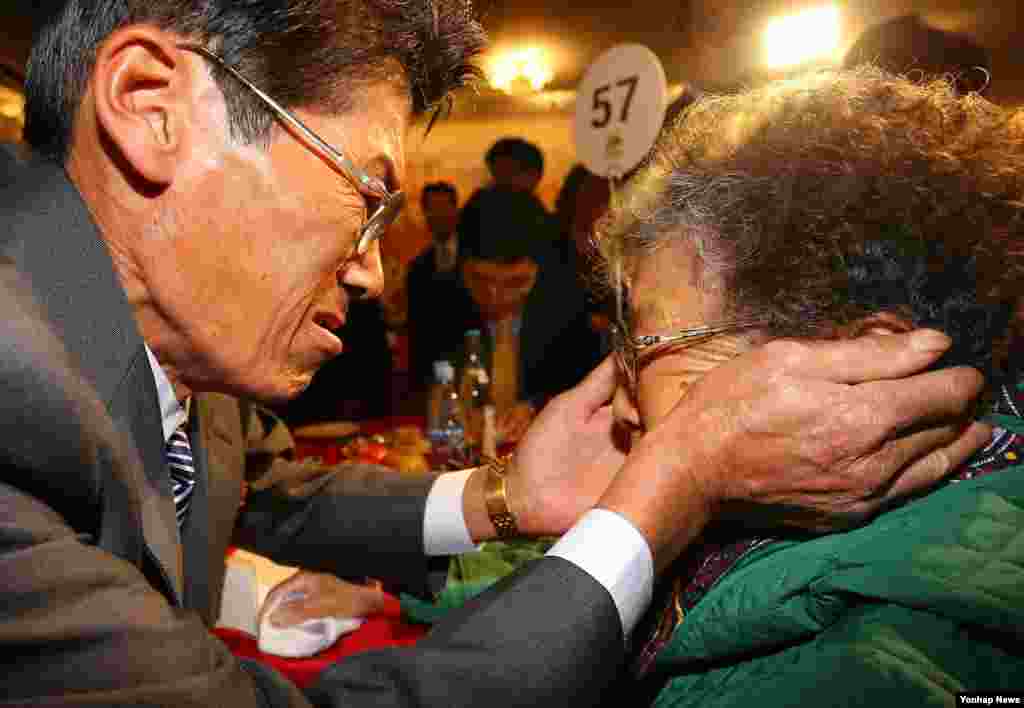 Relatives embrace each other at the Separated Family Reunion Meeting at the Diamond Mountain resort in North Korea, Oct. 24, 2015.