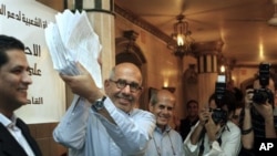 Mohammed ElBaradei, the Nobel Peace Prize winner and former U.N. nuclear chief, is surrounded by his young activists supporters following a breakfast meeting marking the first year of his campaign to press for changes within Egyptian politics, in Cairo, 0