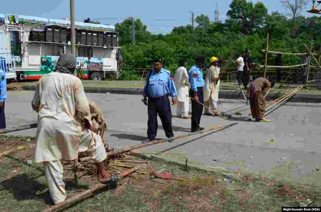 سکیورٹی خدشات کے پیش نظر راستے کو بند کیا جا رہا ہے۔