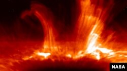 Снимка од пониските слоеви на сончевата атмосфера, направена за време на заедничката мисија Хиноде на НАСА и Јапонската агенција за истражување на вселената.