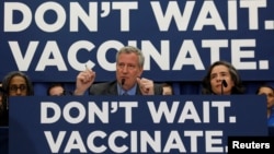 布鲁克林区极端正统派犹太社区麻疹爆发，纽约市市长白思豪在一个新闻发布会上宣布进入公共卫生紧急状态，要求未接人群接种疫苗，否则将面临罚款。(2019年4月9日)