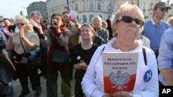 People demonstrate on the 20th anniversary of Poland's constitution in front of the presidential palace in Warsaw, Poland, on Sunday, April 2, 2017. 