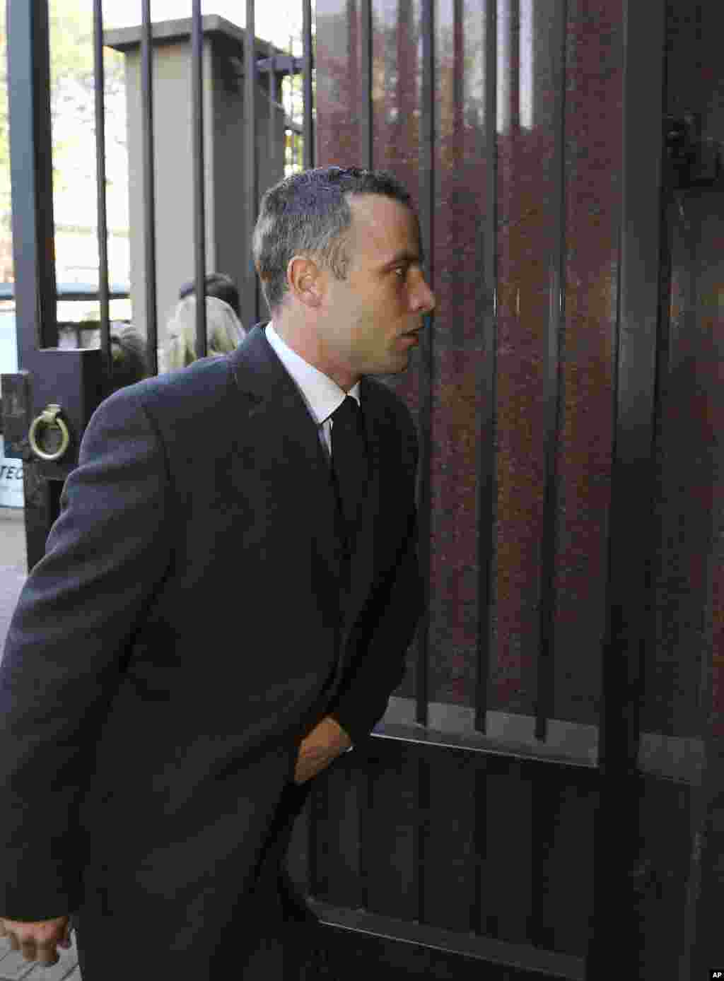Oscar Pistorius arrives at the high court in Pretoria, South Africa, May 20, 2014.