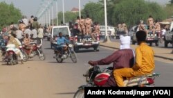 La ville de N'Djamena quadrillé par les forces de l'ordre, le 19 mai 2021. (VOA/André Kodmadjingar)