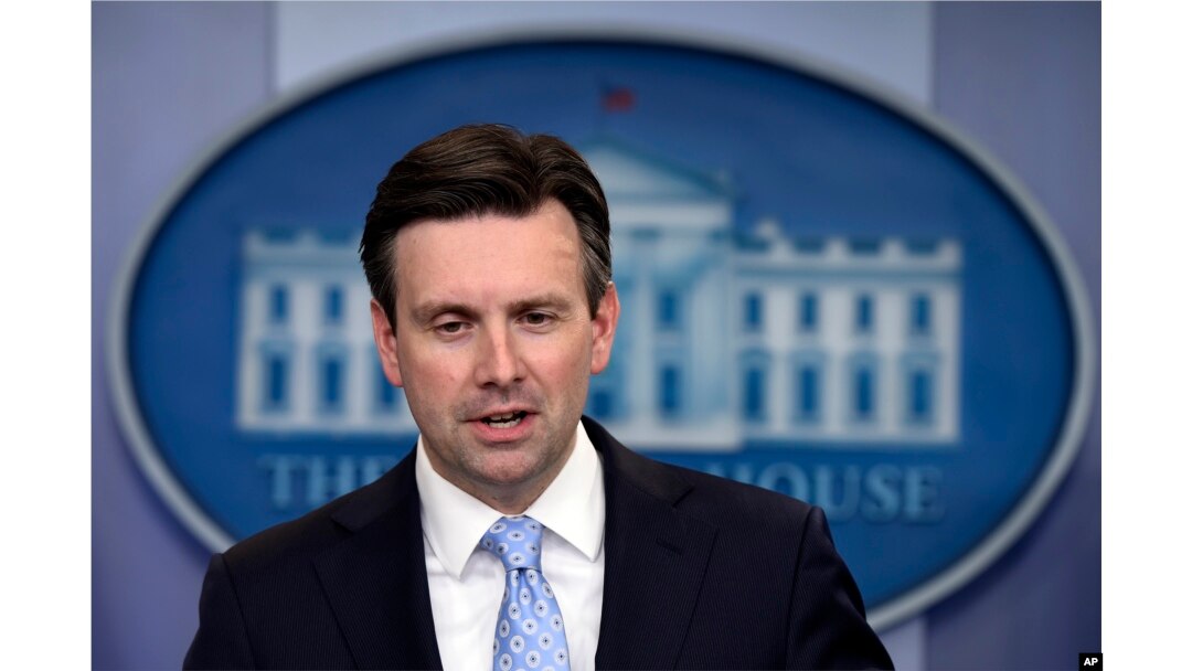 White House press secretary Josh Earnest speaks during the daily briefing at the White House in Washington, April 18, 2016.