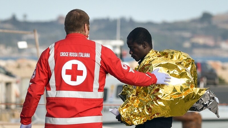 Plusieurs ONG incriminent la Croix-Rouge dans l'affaire des jeunes migrants isolés à Paris