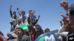 Supporters of presidential candidate Abdullah Abdullah shout slogans during a protest in Kabul, Afghanistan, Saturday, June 21, 2014. 